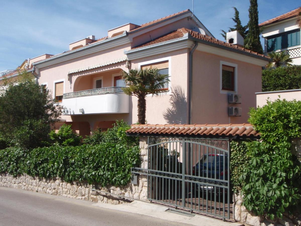 Apartments 30 M From The Beach Crikvenica Exterior foto